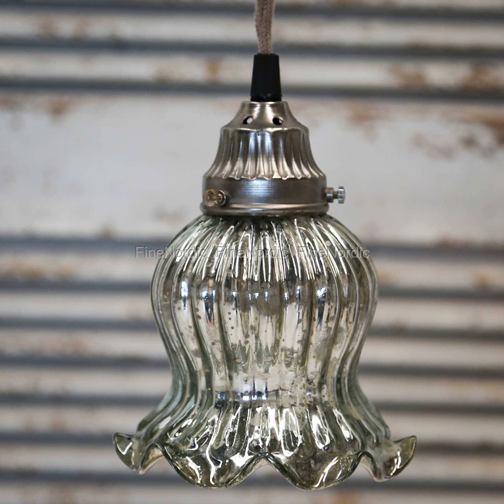 Chic Antique Hengelampe Tulip Antikk Silver Ø 13 cm inkl Chic Antique Lampe med Perlekant Glas Handgjort